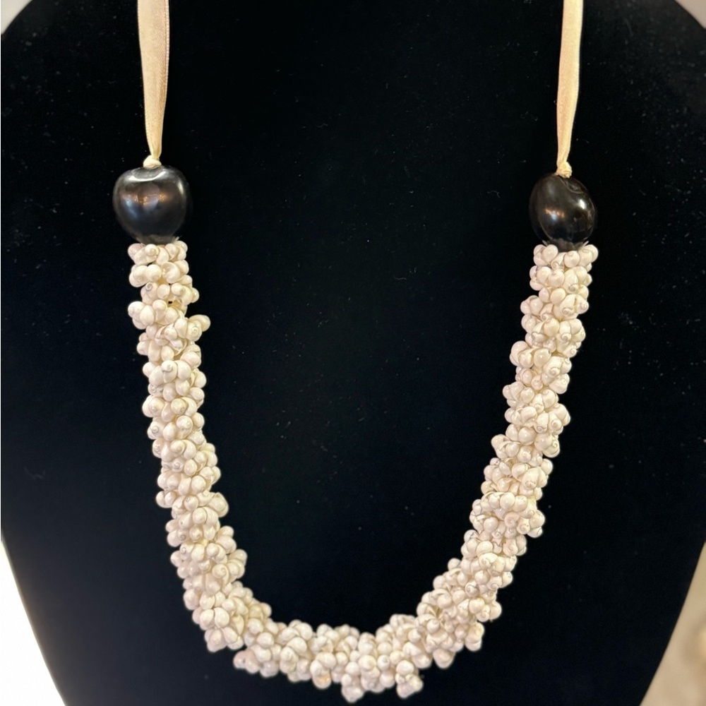 BUBBLE SHELL KUKUI NUT NECKLACE